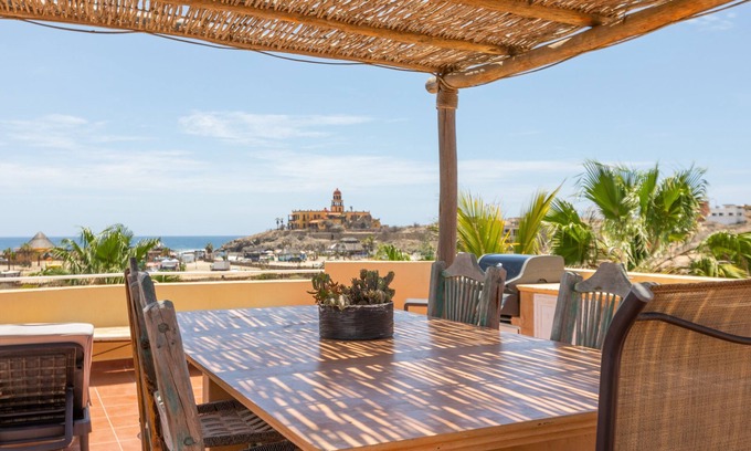 Cerritos Copropriété | Étapes de la plage de Cerritos; Vues panoramiques depuis votre balcon privé sur le toit!