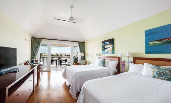 Paget Hôtel | Just What You Were Looking For! 4 Classy Units, Outdoor Pool, FREE Parking!