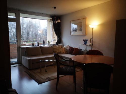 Bodensdorf Appartement | Kärnten Ossiacher See Apartment zwei Zimmer Ferienwohnung direkter Seezugang Strand beheizte Schwimmhalle