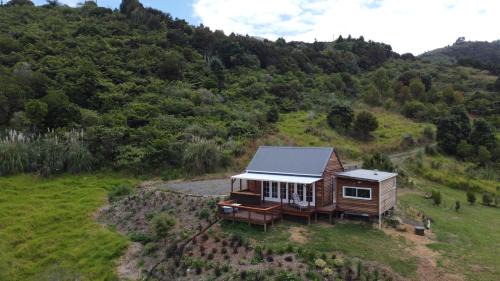 Tapu Maison | Kōtare Cabin, Thames Coast