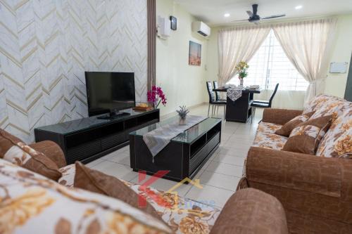 Kota Kinabalu Maison | K Home - Cozy 3-Storey Landed 5R4B-16 Pax- 5mins City Centre & IMAGOMALL