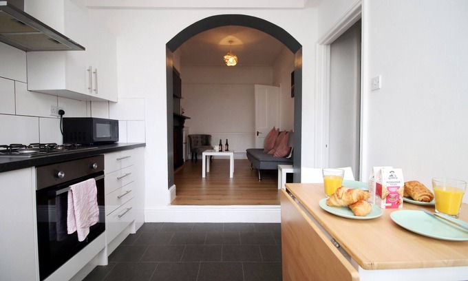 Easton Appartement | K Suites - Central 4 bed Apt w/ FREE parking