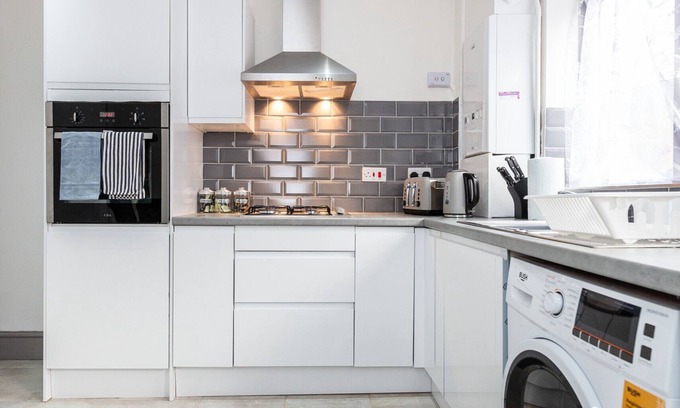 Becontree Maison | K Suites - Cozy 2 Bedroom with Parking and WiFi