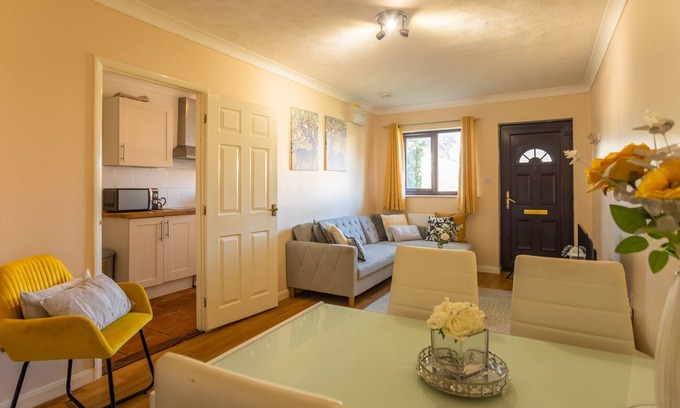 Colchester Maison | K Suites - Lovely 2-bed House w/free parking