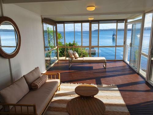 Sunshine Maison | Kabine Waterfront Lakehouse in Sunshine