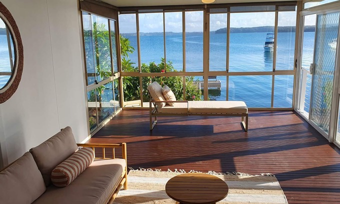 Sunshine Maison | Kabine Waterfront Lakehouse in Sunshine