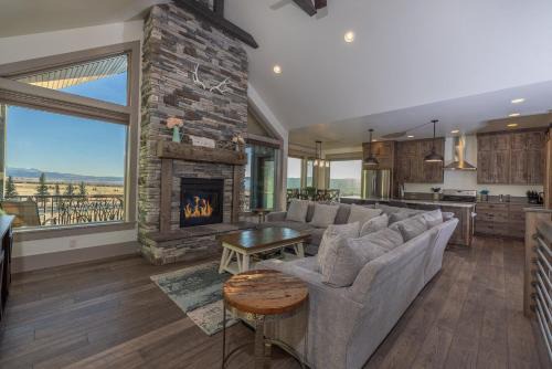 Star Valley Ranch Maison | KABINO NEW Huge Views Garage Gym Room Fishing Snowmobile