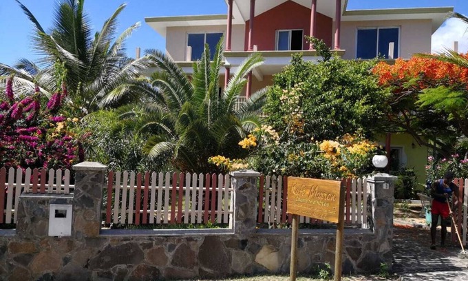 Coromandel Maison | Kafé Marron: Guesthouse, 100m from beach. 4 rooms for rent, half-board option