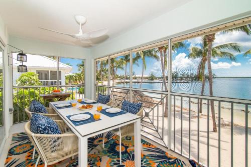 Rum Point Appartement | Kailua - Modern Waterfront Condo with Shared Pool and Hot Tub, Short Walk to the Kaibo