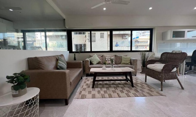 Bandra West Appartement | Kakad Classic 360, 16th Rd, Pali Village, Khar West by Connekt Homes