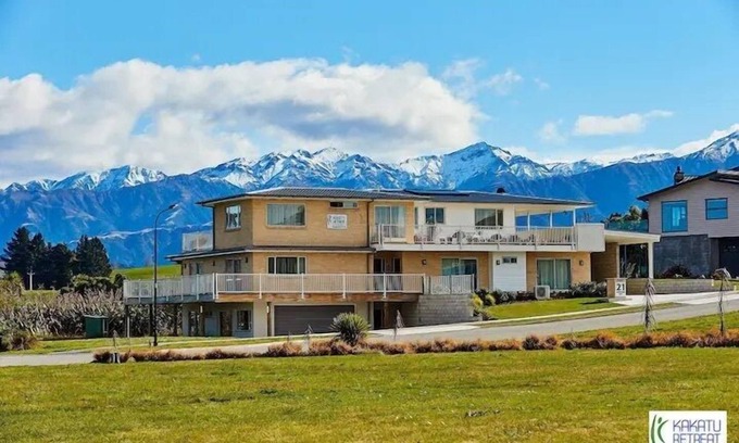Kaikoura Maison | Kakatu Retreat - 11 Bedrooms, Kakatu Retreat | 11 Bedrooms | 8 Bathrooms | Amazing Views