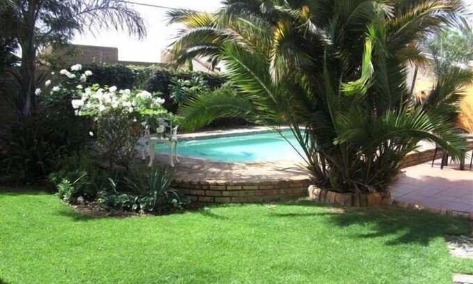 Emalahleni Maison | Kalahari Guest House