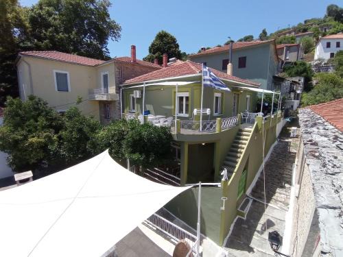 Chrisochorafa Appartement | Kalderimi 'Olive Green' Traditional House