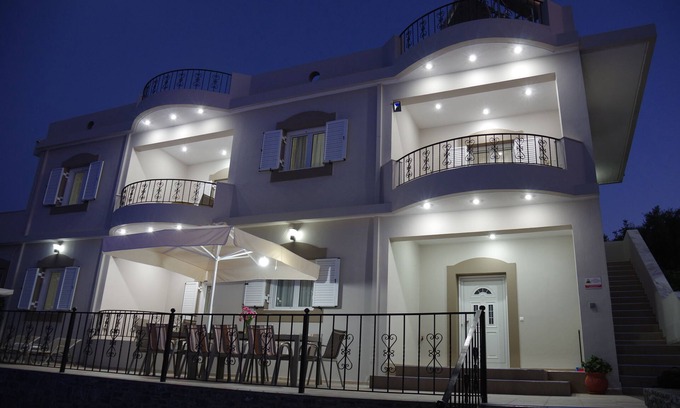 Melissourgakion Villa | Appartement calme avec piscine privée, barbecue, aire de jeux, entouré par la nature!