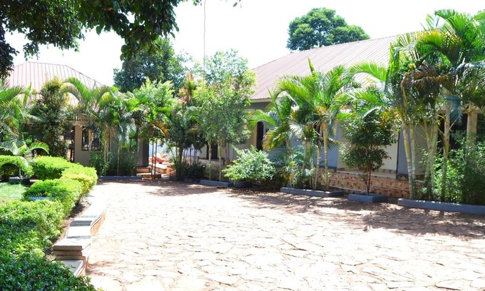 Jinja Lit Et Petit-Déjeuner | Kamfart Safari Lodge