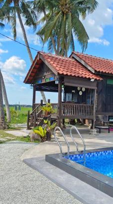 Penaga Maison | Kampung Cheq Homestay - Private Pool, Free Wifi, Netflix