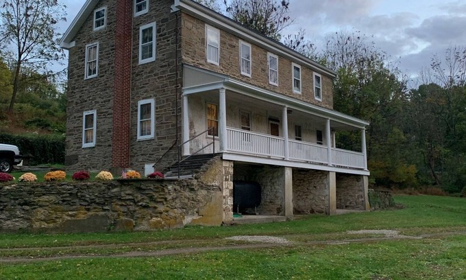 Stony Run Autre | Kane Farm minutes from Hawk Mountain, Leaser Lake, Kutztown University, and I-78