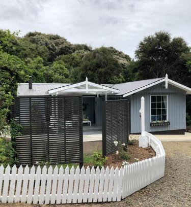 Akaroa Maison | Kānuka Cottage - Tranquil and relaxing