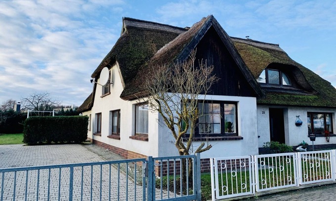 Graal Mueritz Maison | Kapitäns HUS 2 - nur 300m zum Strand, mit Infrarotsauna, Großer Garten, Kamin, Carport - Kapitäns