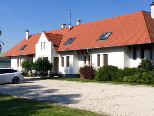 Nagybajcs Maison | KARÁM Vendégház és Lakásétterem
