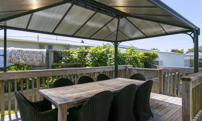 Taupo Maison | Karamu Retreat - great base for group or family, quiet area, two storey, sunny with outdoor deck.