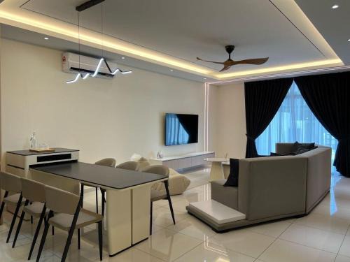 Gua Maison | Karaoke Cozy Landed Home at Sutera n Paradign for 10pax