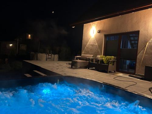 Borzestowska Huta Maison | 'Kaszebe 'Domek letniskowy całoroczny z jacuzzi nad jeziorem Raduńskim