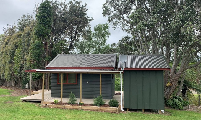 Aongatete Cabine | Katikati Fully Self-Contained cabin on an avocado orchard