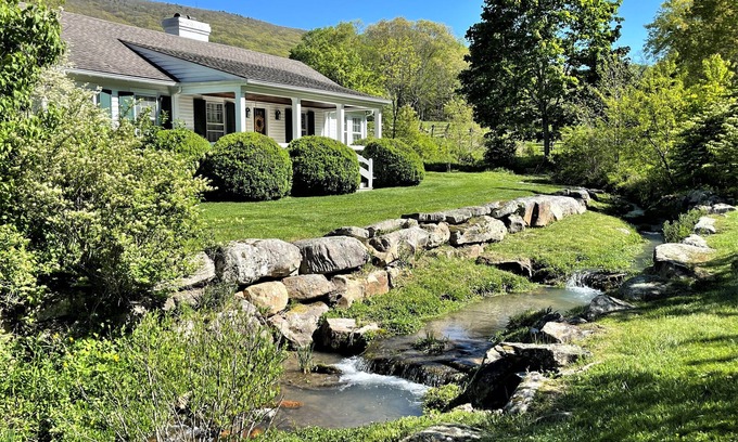 Warm Springs Maison | Katydid Cottage, Tucked in the heart of Warm Springs with Pastoral Views and a Year Round Stream Flo