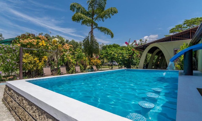 Damas Hôtel | Kayak Lodge