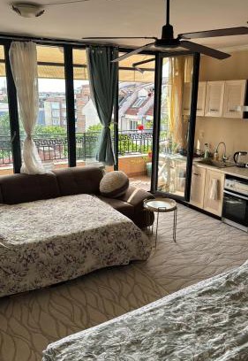 Kazanlak Appartement | Kazanlak DOWNTOWN Central Apartment Guesthouse with Full Kitchen, Panoramic Views, Self Check-in & Free Parking, Best Value!
