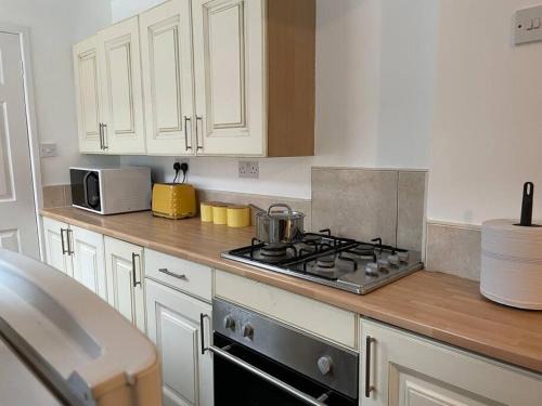 Stoke-on-Trent Maison | Keary Entire House. 3 beds. Bright and Cheerful.