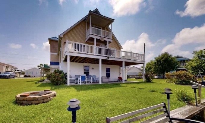 Keen-Wik On the Bay Maison | Keen-Wik on the bay | Elevator| Dock| Balcony
