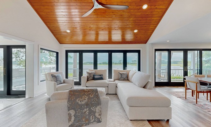 Keen-Wik On the Bay Maison | Keen-Wik on the Bay Spacious home w/community boat launch & dock.
