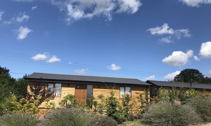 Maidstone Cabine | Belle cabane en rondins de deux chambres située dans une ferme en activité dans le Kent