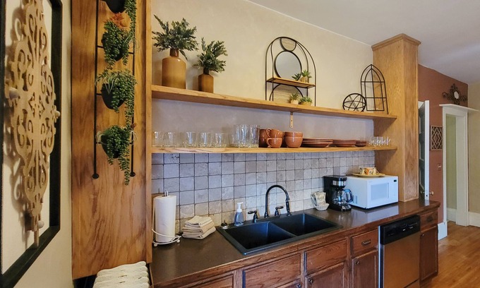 Congdon Park Maison | Kees & Colburn Suite | Historic Cotton Mansion