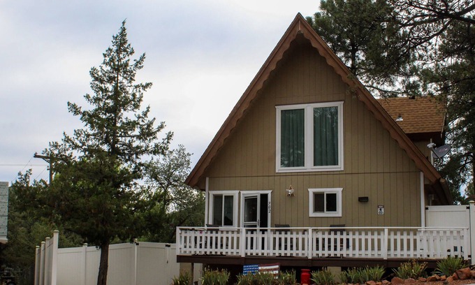 Payson Cabine | Keith Château; A Cheerful A-Frame Cabin ❤️