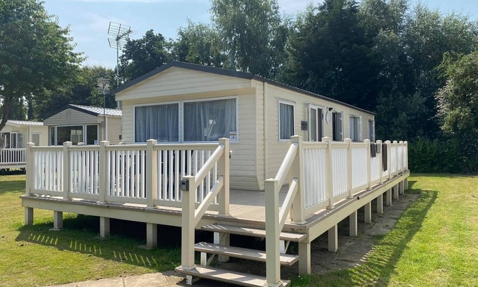 Clacton-on-Sea Maison | Kellysholidayhomes, Atlas, 3 bedroom Caravan, surrounded by nature