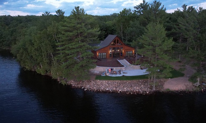 Dollar Bay Maison | Kemp's Lake Front Guest House