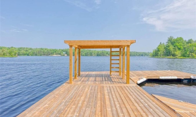 Arden Maison | Kennebec Escapes - Lake View