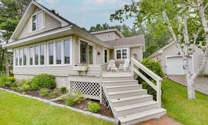 Kennebunkport Maison | Kennebunkport Getaway with Grill Walk to Beach!