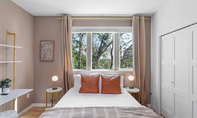 Minor Maison | Kenny's Sweet Suite - 84 Walkscore!!