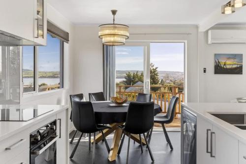 Richmond Heights Maison | Kensington Gem-Family Getaway