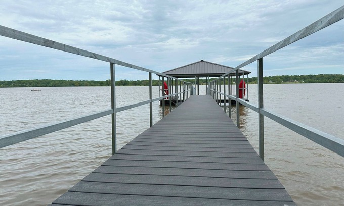 Almo Maison | Kentucky Lake 3-bed Mobile Home Cabins - shared dock access WiFi, & Bald eagles!