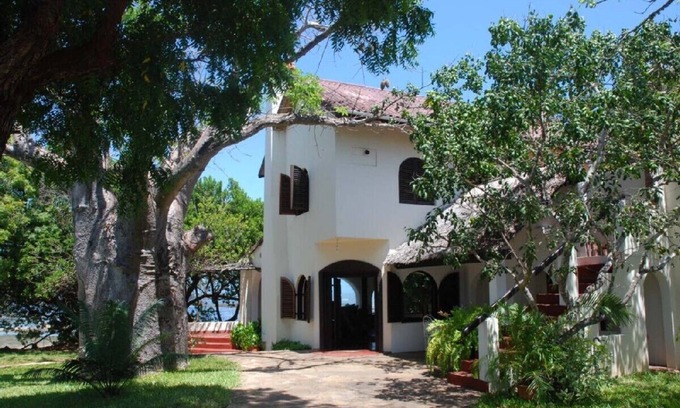 Malindi Marine National Park Villa | Villa familiale kenyane avec belle piscine, accès à la plage privée, vue imprenable.