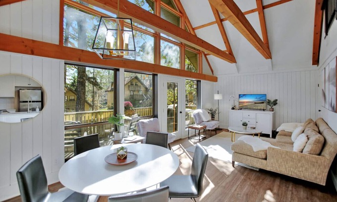 Salem Copropriété | Keowee Key Condo Modern Meets Cozy Private Golf Lake Tennis Community