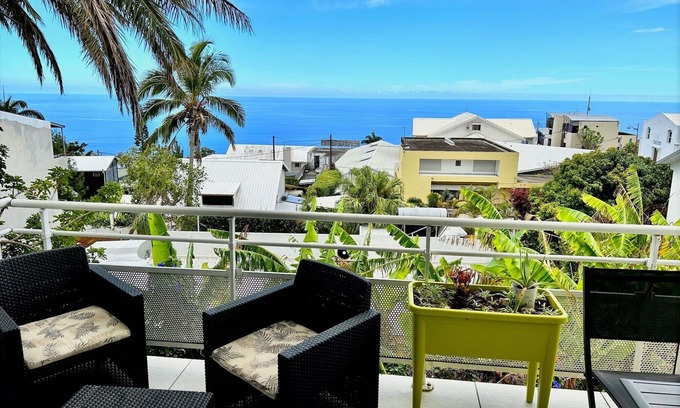 La Montagne Appartement | Kerlérun - T2 de charme vue mer à Saint-Denis