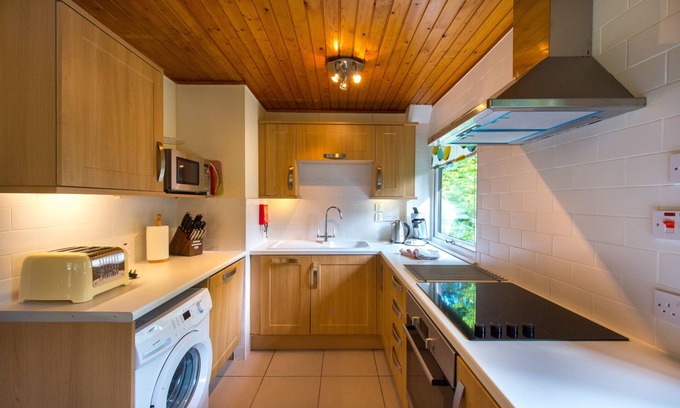 Crianlarich Chalet De Ski | Kestrel Lodge with mountain view free wifi