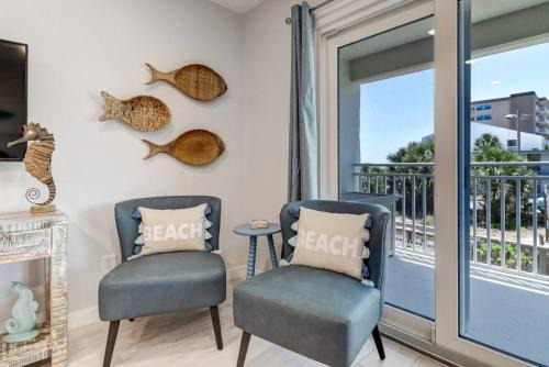Fernandina Beach Maison | Ketch Courtyard Condo - Oceanview Balcony - Pool - Steps from the Beach