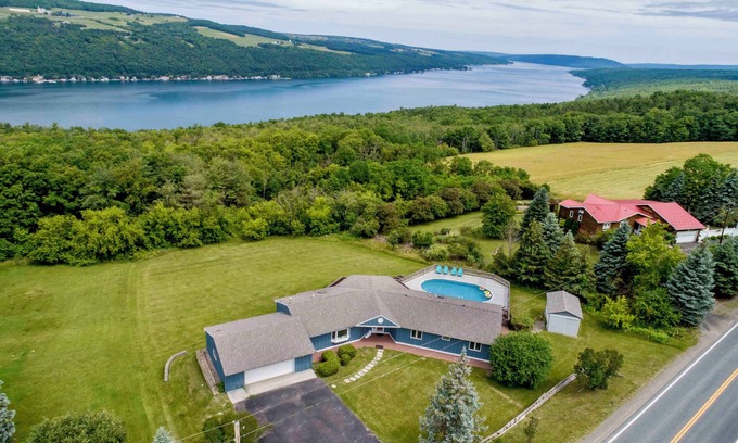 Hammondsport Maison | Keuka Glory-A beautiful home overlooking Keuka Lake!